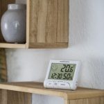 دماسنج و رطوبت‌سنج دیجیتال خانگی برند Medisana مدل HG 100 با نمایشگر زمان و حافظه - Image 3